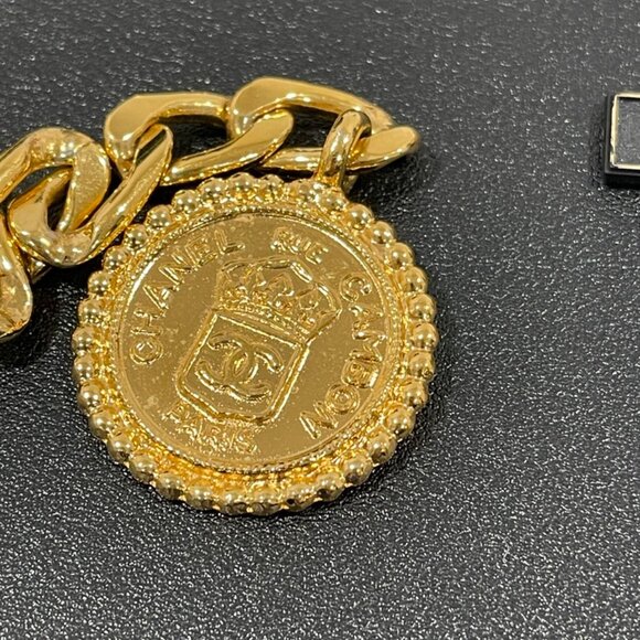 Chanel Vintage Chain Belt with Medallion Gold (159629) - Picture 2 of 4